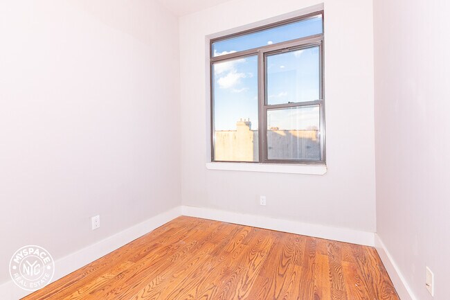 Foto del edificio - 377 Onderdonk Ave