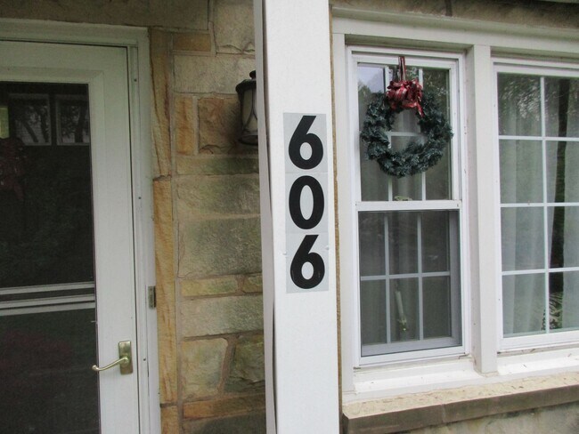 Foto del edificio - 606 Haldeman Blvd