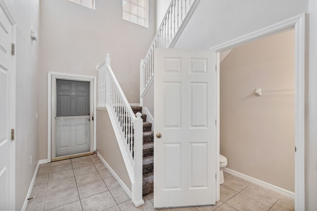 Building Photo - PENDING APPLICATION-Beautiful 2/2.5 Townho...