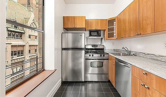 Building Photo - 154 W 70th St