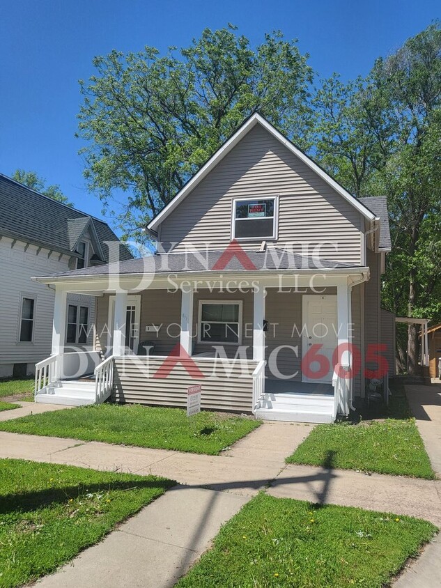 Foto principal - 811 S Summit Ave