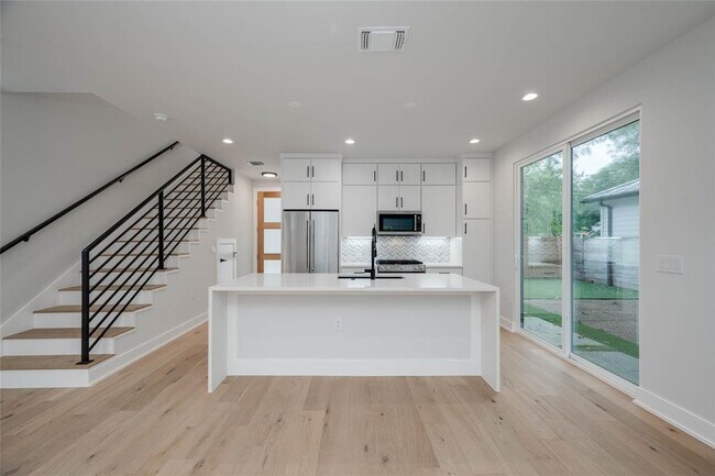 Foto del edificio - 1406 E 2nd St