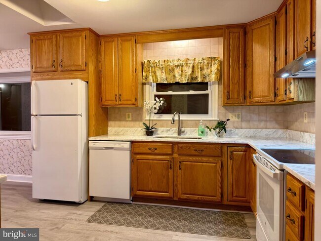 Foto del edificio - 905 W Poplar Rd