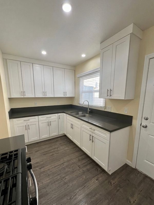 Foto del edificio - 429 E Cedar Ave