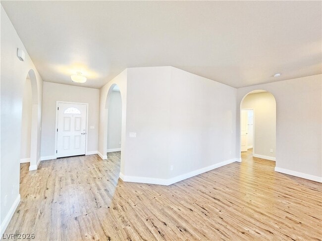 Building Photo - 6130 N Cavalry Trl