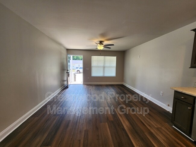 Building Photo - 414 Whiteoak St