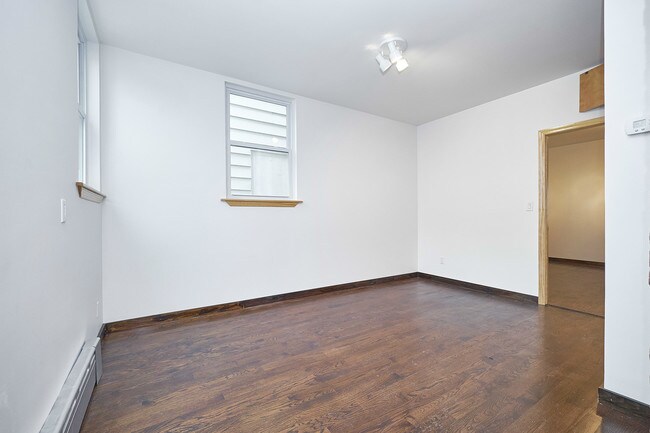 Foto del edificio - 5720 66th St