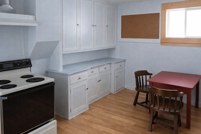 Building Photo - 900 E Houghton Ave