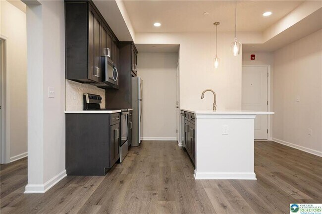 Building Photo - 1210 Eaton Ave