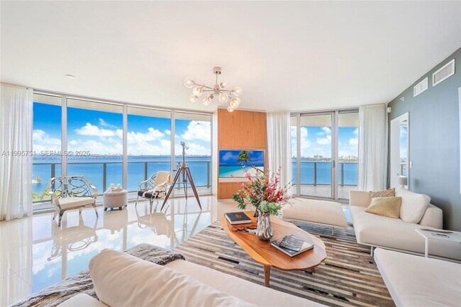 Foto del edificio - 488 NE 18th St