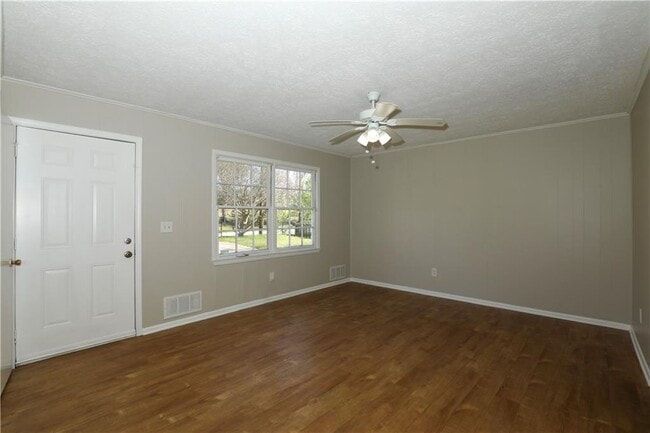 Building Photo - 107 Inverness Dr