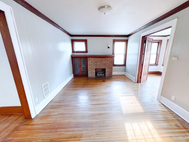 Building Photo - 25 Rosalind St