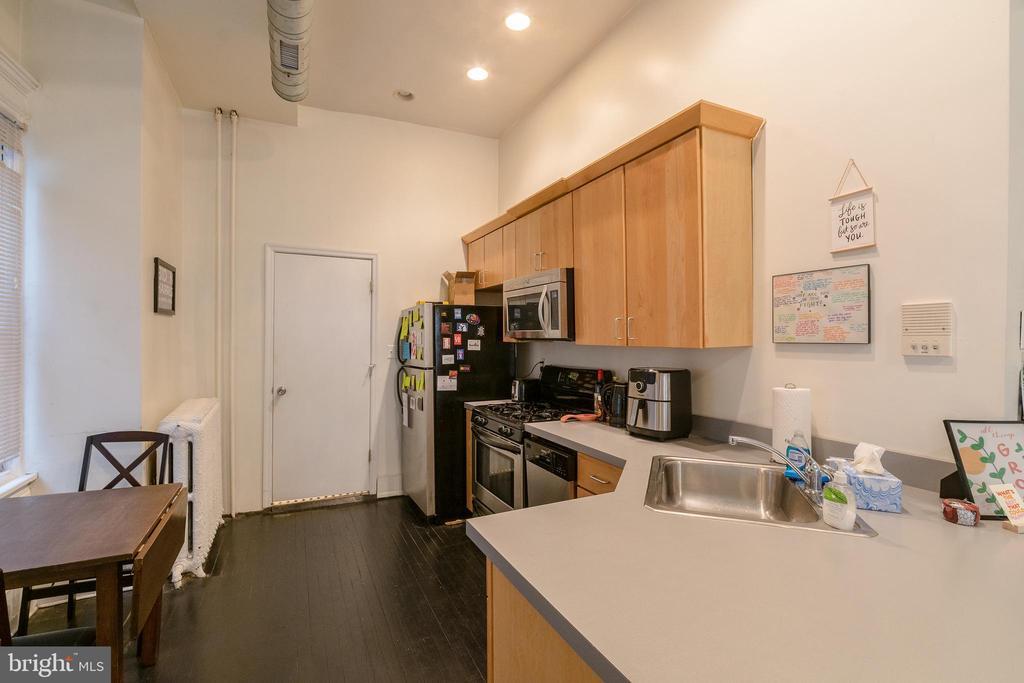 Primary Photo - 523 Pine St