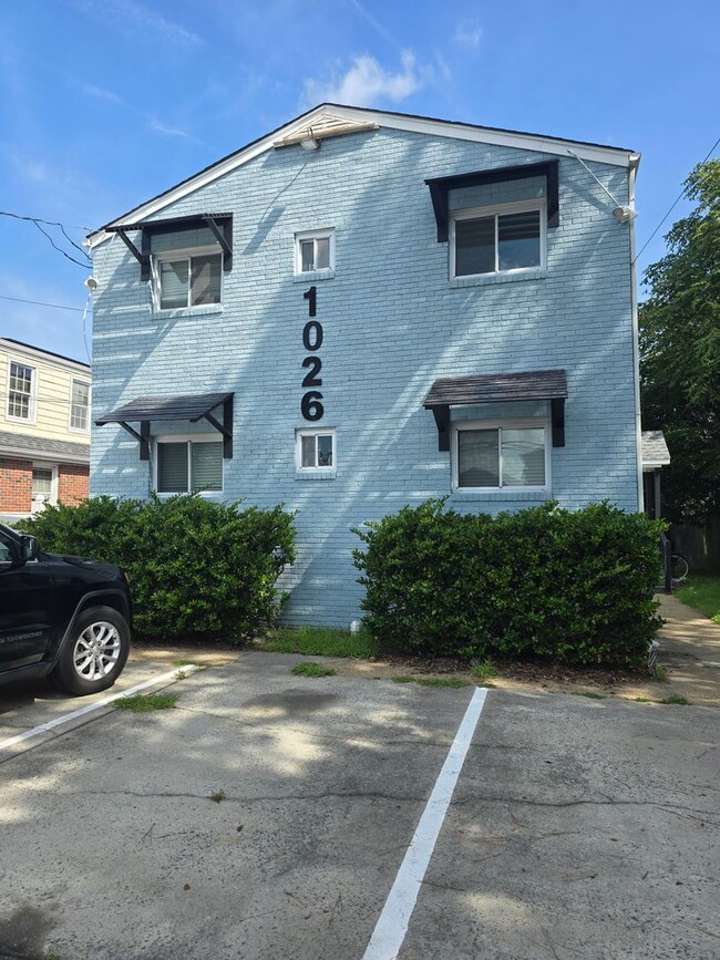 Building Photo - 1026 Little Bay Ave