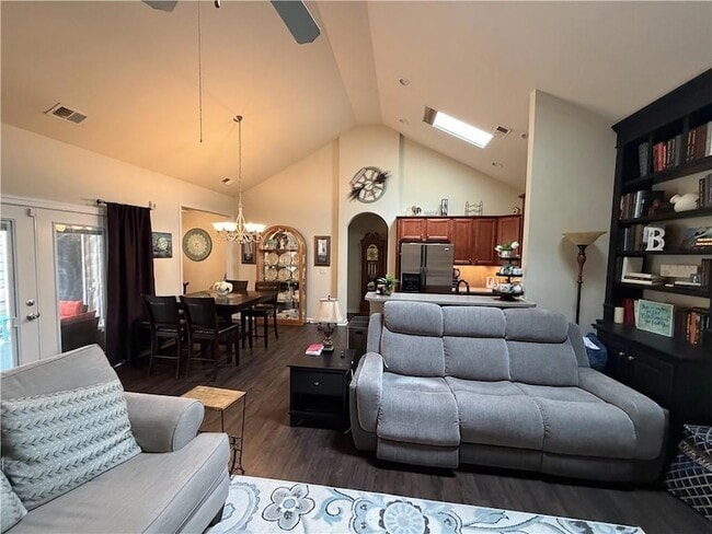 Building Photo - 502 Camellia Ct