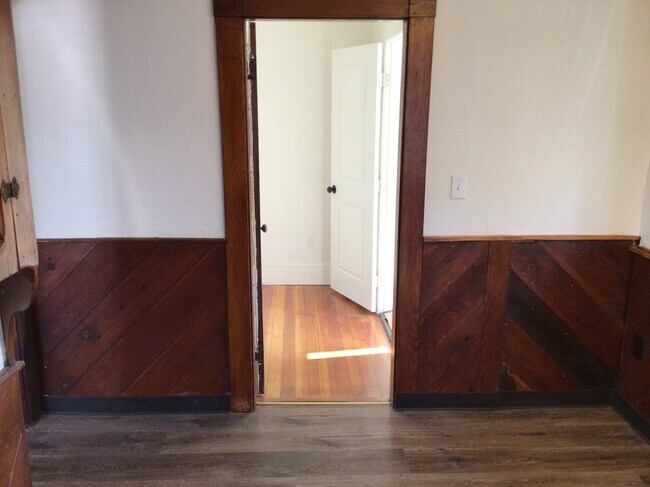 Pasillo (de la cocina al baño) - 10 1/2 Bentley St