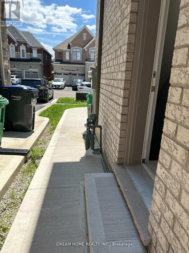 Building Photo - 11 Argelia Cres