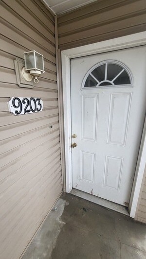 Building Photo - 2 bed 1 bath apartment