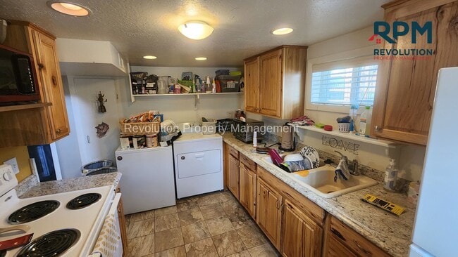 Building Photo - ONE BEDROOM IN OGDEN!