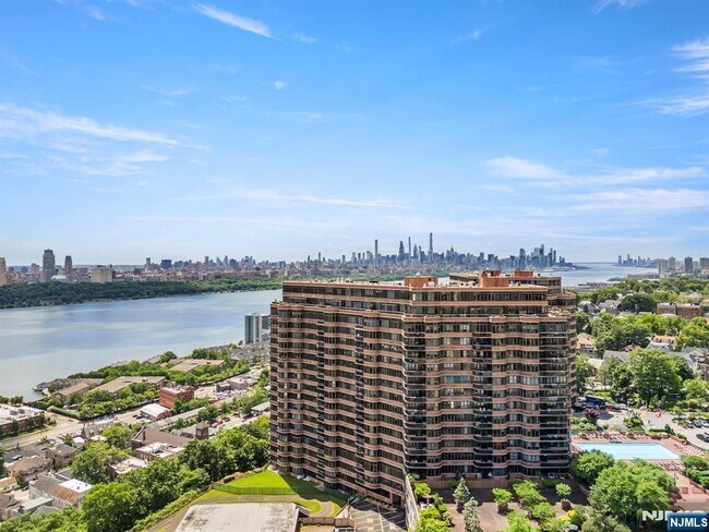 Foto del edificio - 100 Carlyle Dr