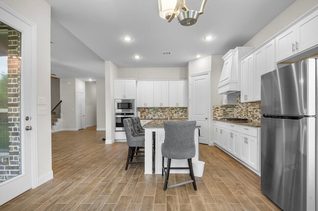 Building Photo - 16050 Talamore Ln