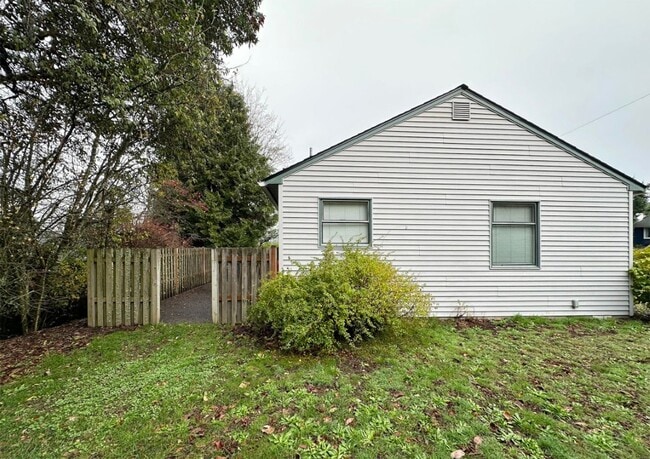 Building Photo - 2Bd/1Ba Seattle House