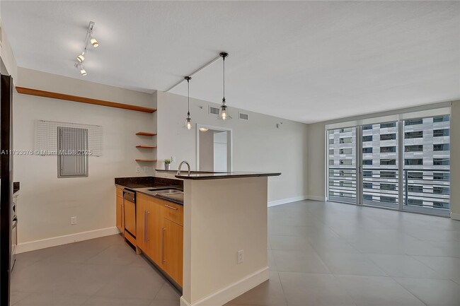 Foto del edificio - 335 S Biscayne Blvd