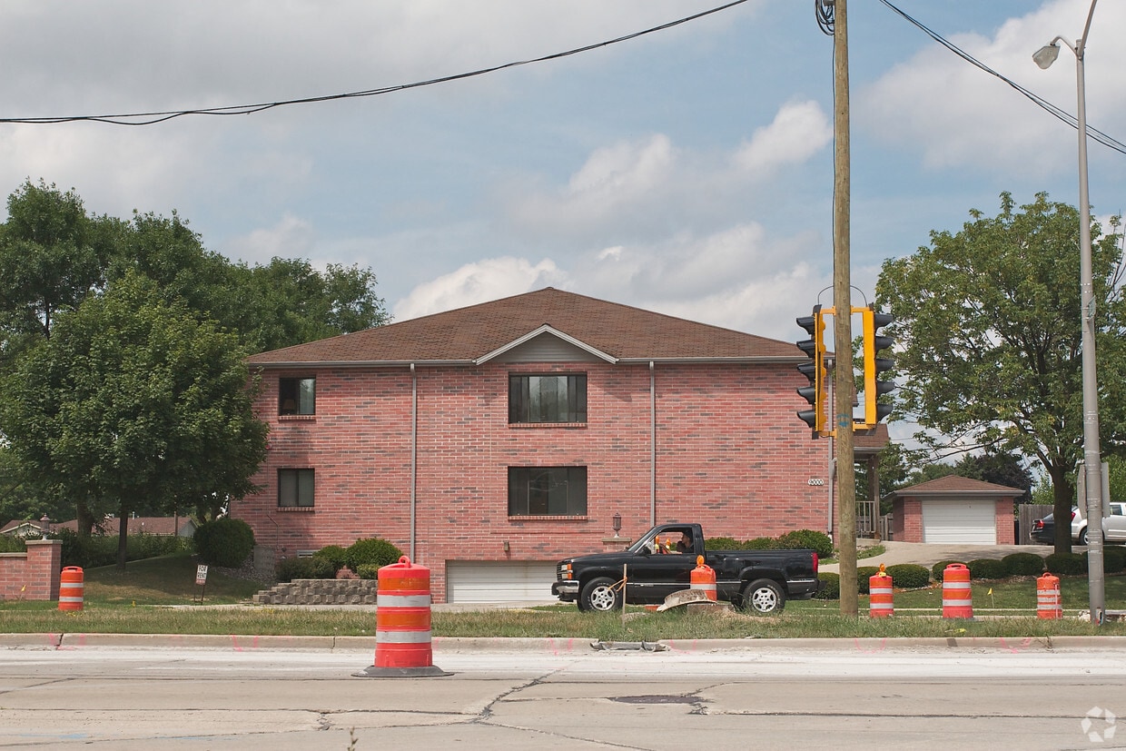 Primary Photo - 9000 W Oklahoma Ave