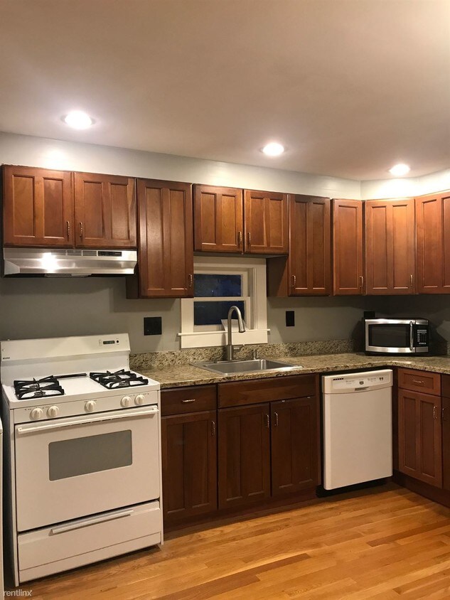Primary Photo - 2 br, 1 bath Apartment - 25 Ocean St