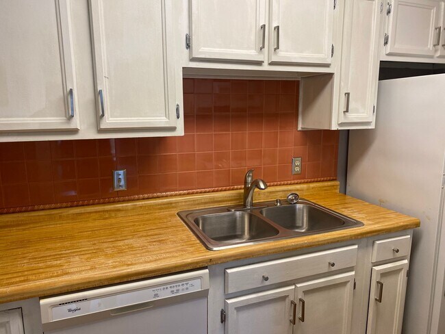 Foto del edificio - 3 Bed 1 Bath Duplex in West Fargo!