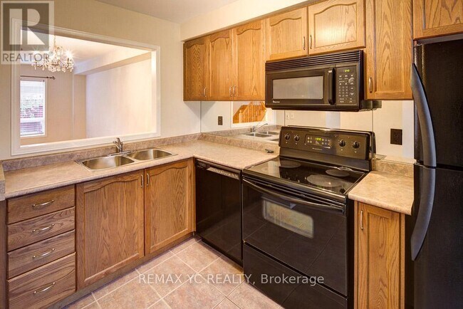 Building Photo - 110 Dolce Crescent
