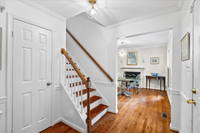 Building Photo - "Luxurious 3-Bed Retreat with Finished Bas...