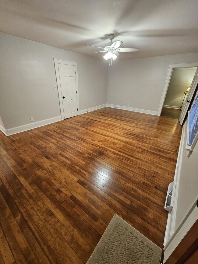 Foto del edificio - 1323 Winfield Dr