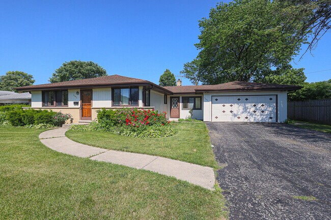 Building Photo - 1147 Prairie Lawn Rd