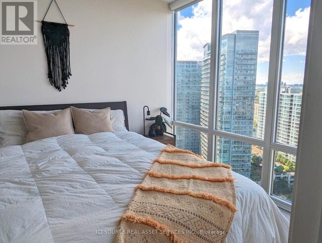 Photo du bâtiment - 88 Park Lawn Rd