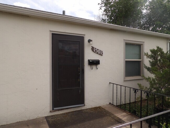 Foto del edificio - 1501 N Cedar St