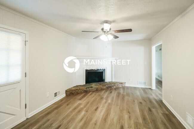 Foto del edificio - 4 Bedroom Pet-Friendly Home in CONYERS, GA...