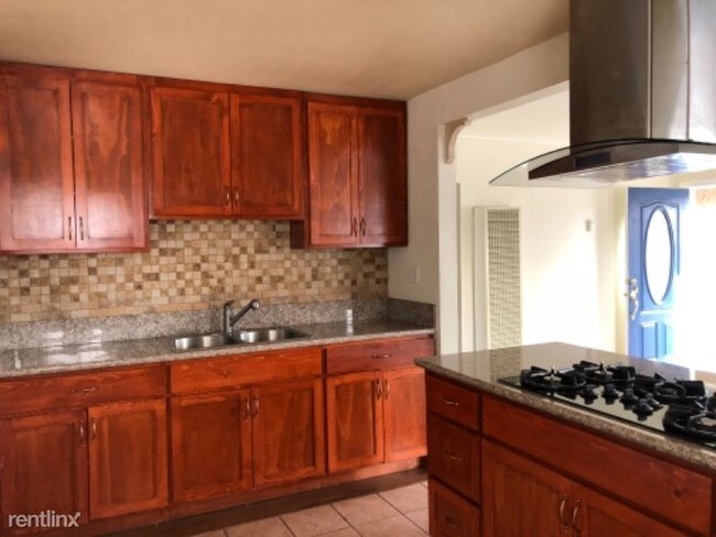 Foto del edificio - 15363 Leahy Ave