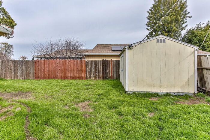 Primary Photo - The updated kitchen features brand-new cou...