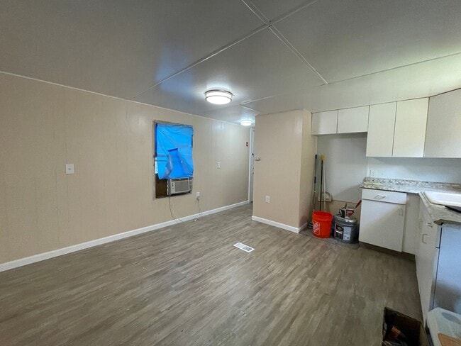 Building Photo - Spacious 2 bed, 1.5 bath Home FOR RENT in ...