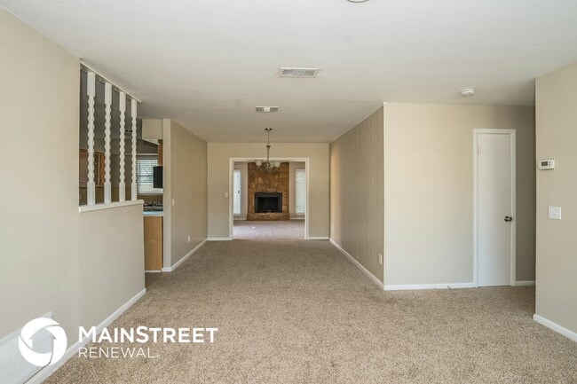 Building Photo - 5027 McManus Dr