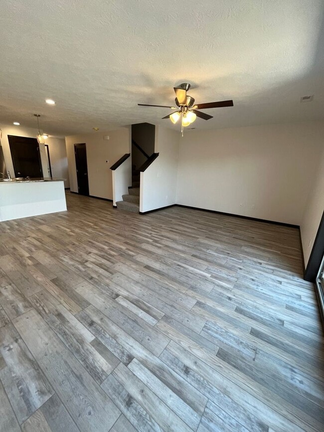 Building Photo - 3 Bed/2 Bath West Side Twinhome For Rent!!