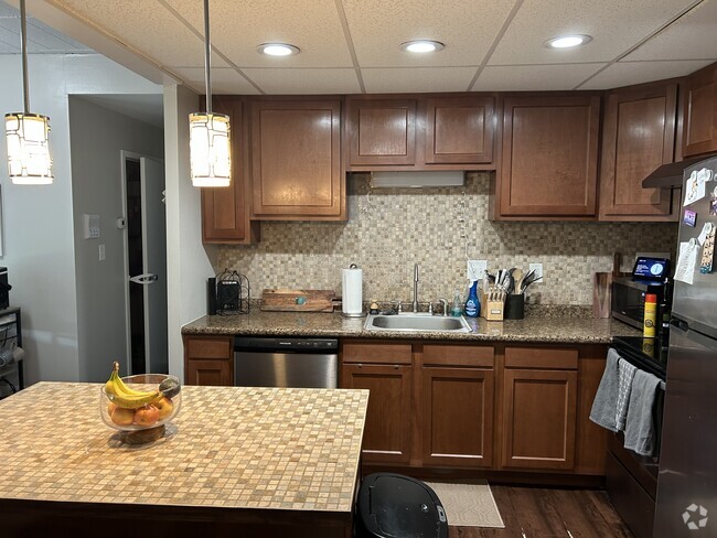 Building Photo - 3301 Beechwood Blvd