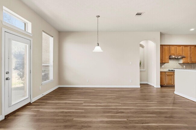 Foto del edificio - 6843 Loupe Ln