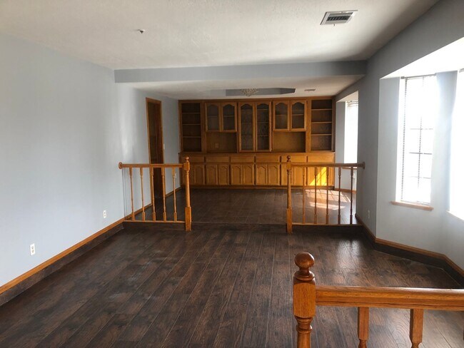 Foto del edificio - APPLE VALLEY DESERT KNOLLS 4 BDRM 3BTH 2483 SQFT