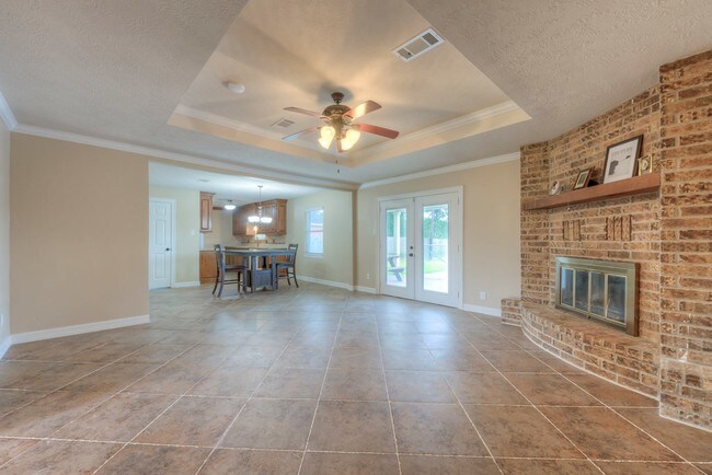 Building Photo - 7549 San Bruno St