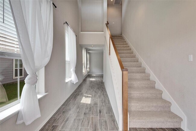 Building Photo - 1105 Burin Dr