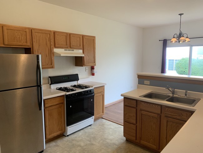 Building Photo - 656 Fieldcrest Dr