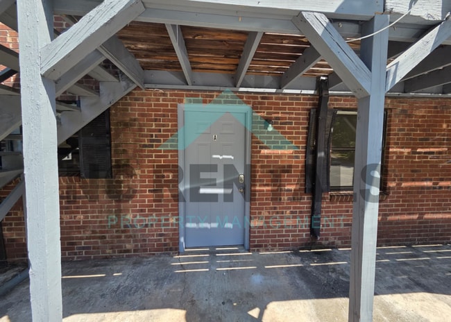 Building Photo - 2401 Markwood Ln SE