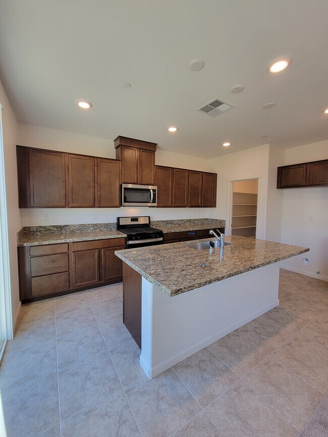 Building Photo - 5592 Trinity Lakes Ln